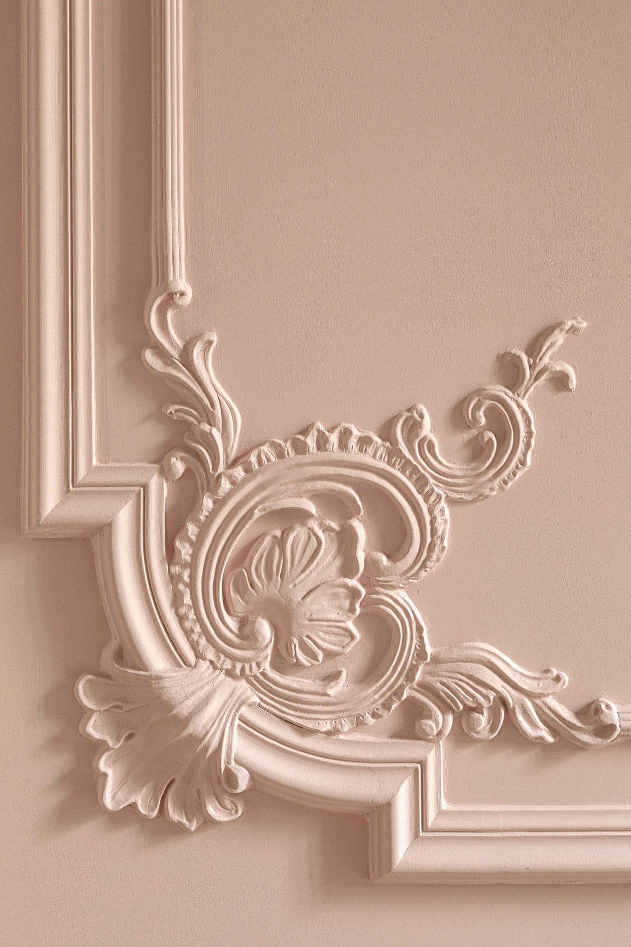 Plaster boiserie with custom pattern