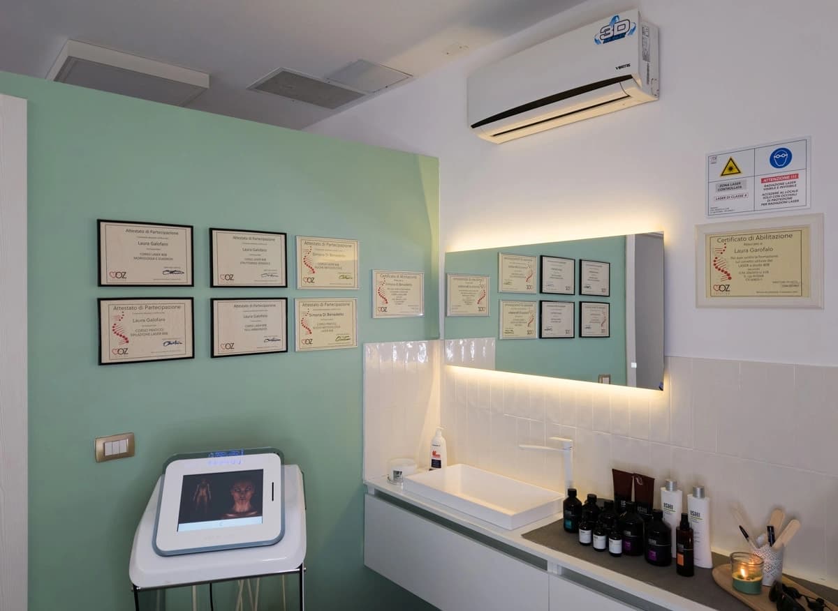 Cabine laser avec certificats professionnels, équipement et miroir rétroéclairé